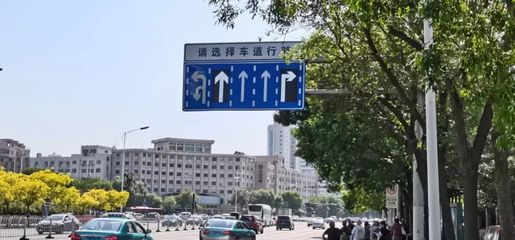 雙可變車道如何通行？電子顯示屏是關鍵指南